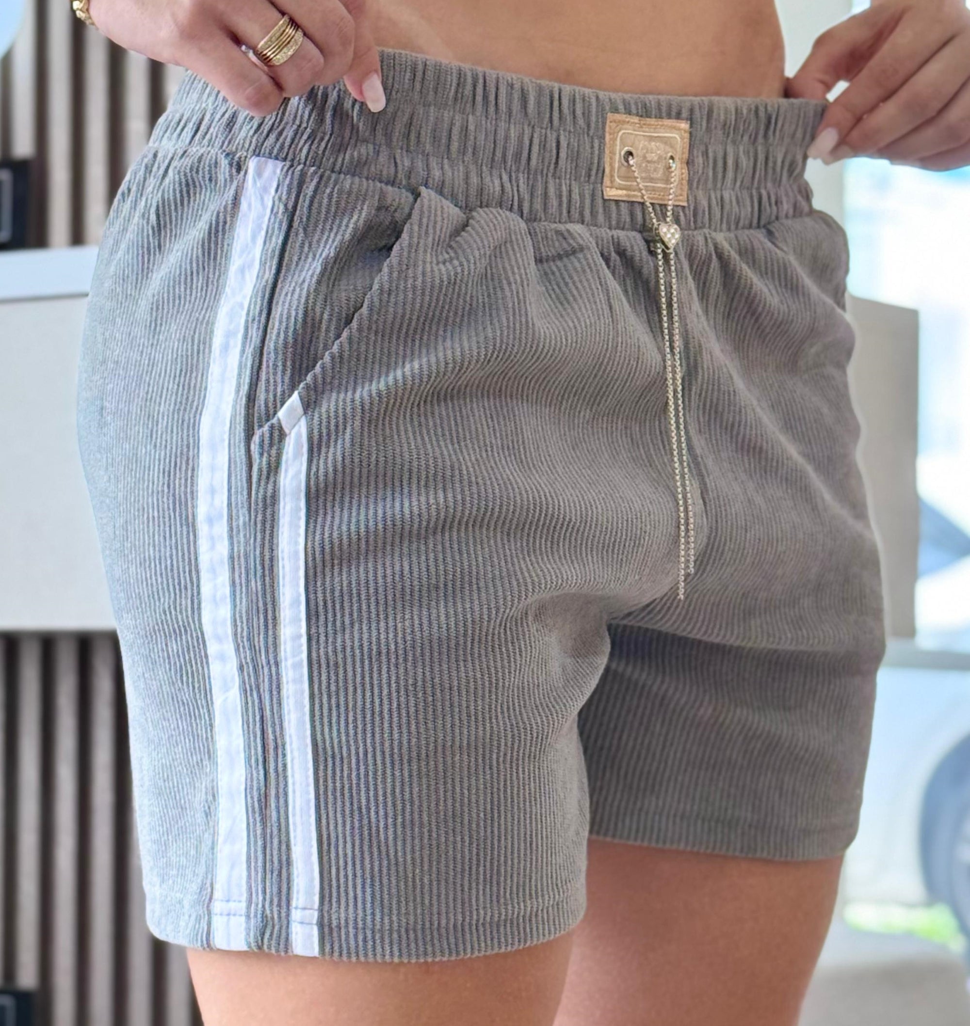 SHORT DAMA GRIS